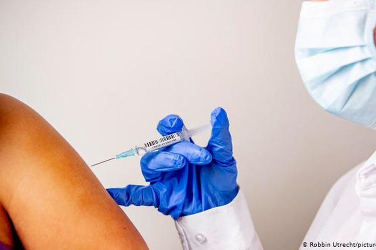 Ilustrasi vaksinasi Covid-19.