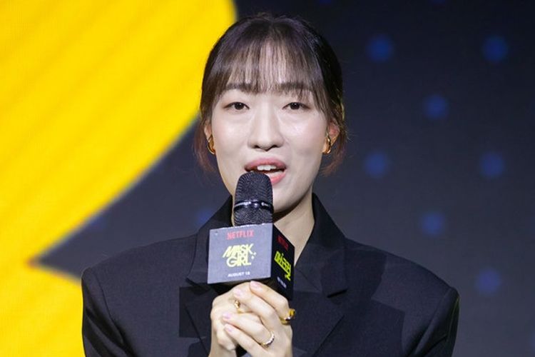 Aktris Korea Lee Han Byeol saat konferensi pers serial Netflix Mask Girl, Rabu (16/8/2023).