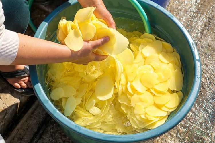 Kisah Acnes Merintis Usaha Keripik Kentang Khas Dieng, Produksi Naik 3 Kali Lipat