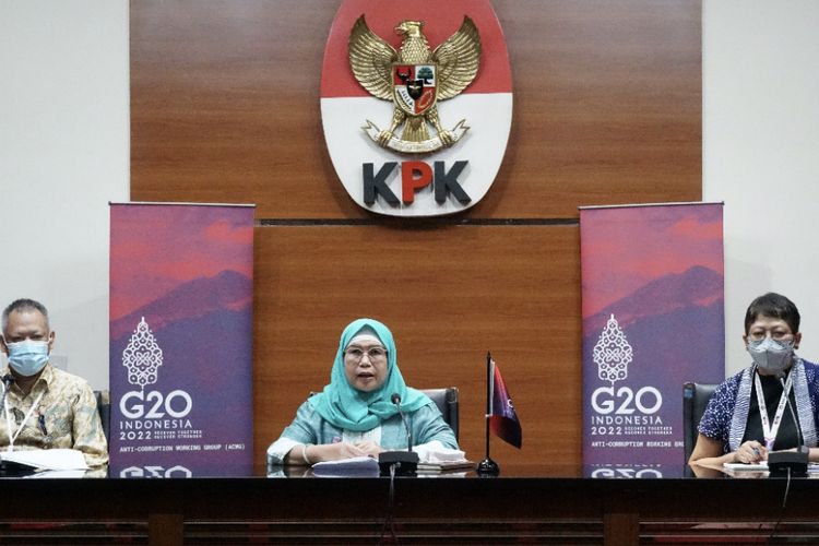 Wakil Ketua KPK Lili Pintauli Siregar dalam konferensi pers persiapan pelaksanaan pertemuan G20 Anti-Corruption Working Group (ACWG) di Gedung Merah Putih KPK, Jakarta, Jumat (25/3/2022).