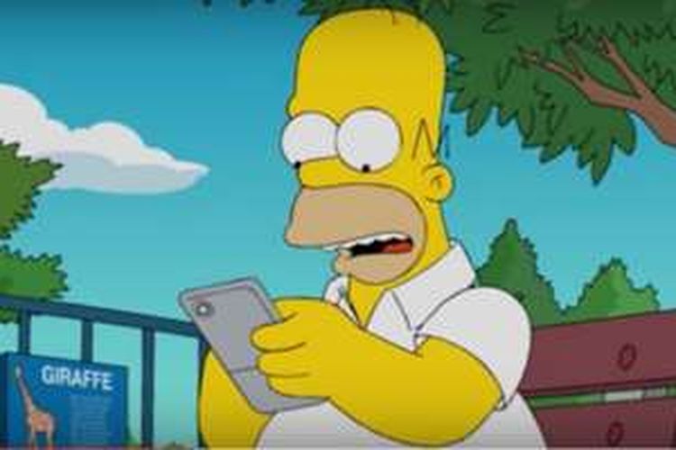 Homer Simpson sibuk dengan ponselnya dalam klip video yang ditayangkan Fox