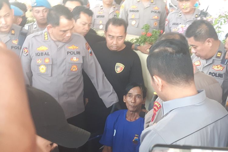 Suyono (pakai kursi roda), pelaku tindak pidana pembunuhan disertai mutilasi dihadirkan dalam konferensi pers di Mapolres Sukoharjo, Jawa Tengah, Selasa (30/5/2023).