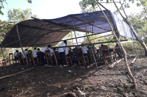 Siswa SMP Ikuti Try Out di Puncak Bukit, Kadis Pendidikan: Ini Risiko Ujian Berbasis Komputer