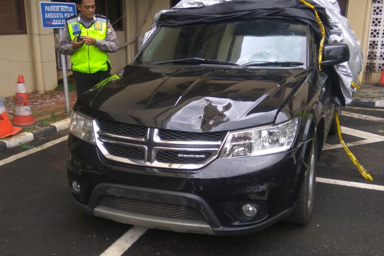 Dodge Journey menabrak Produser RTV, Minggu (11/2/2018)