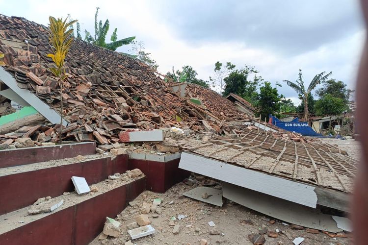 A 5.6-magnitude quake struck near West Java?s Cianjur, about 100 kilometers from Jakarta on Monday, Nov. 21, 2022. The West Java Disaster Mitigation Agency (BPBD) said that the quake destroyed some buildings but did not elaborate as the relevant agencies are still collecting data on the grounds. 