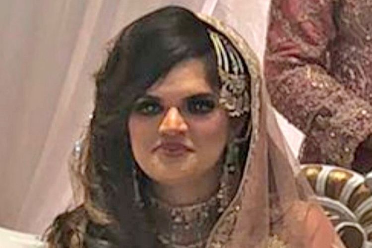 Fawziyah Javed (31 tahun), dari Pudsey, West Yorkshire, dilaporkan melakukan perjalanan ke kota hanya dua hari setelah merayakan hari pernikahannya.
