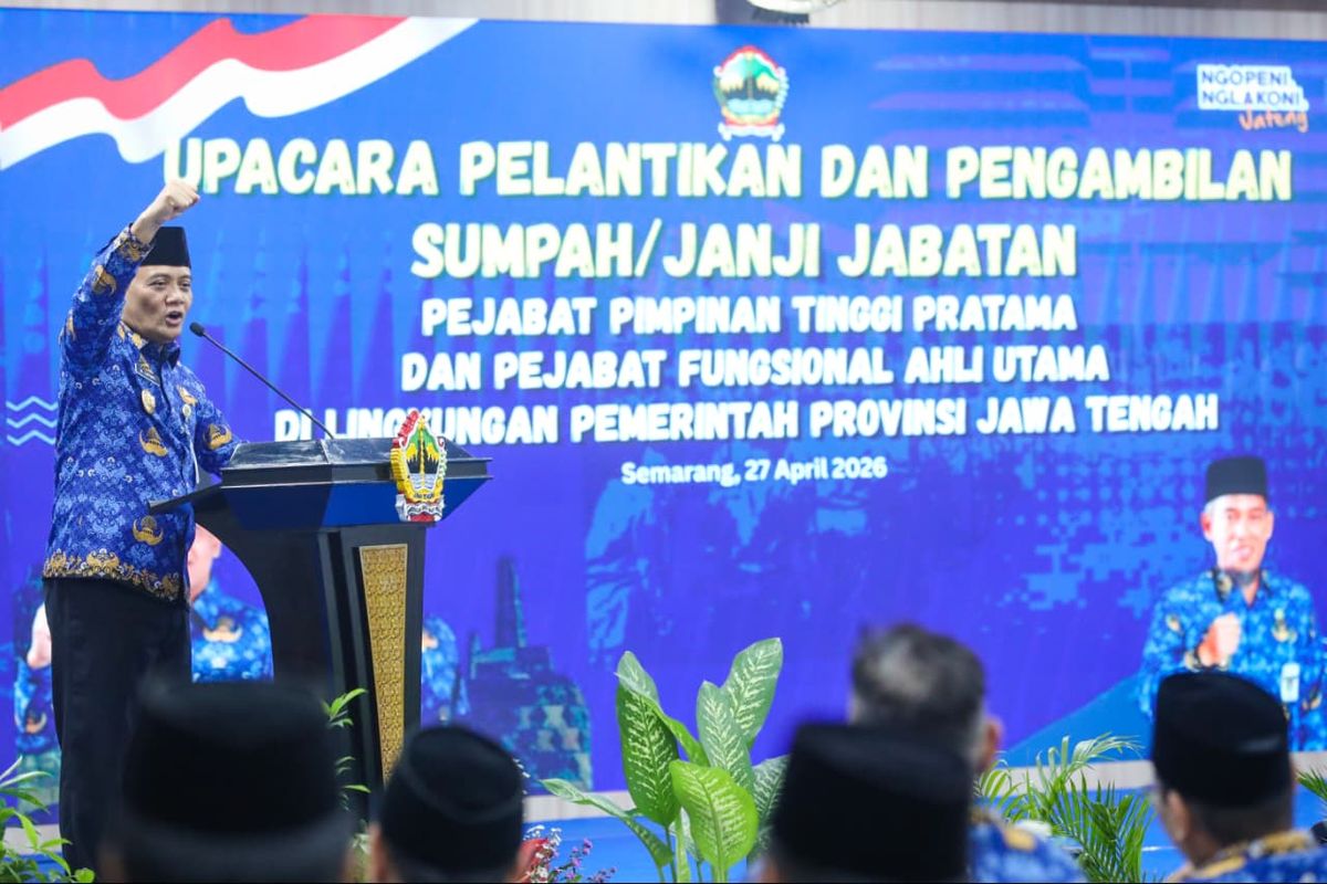 Gubernur Jateng Ahmad Luthfi dalam Pelantikan Pejabat Pimpinan Tinggi Pratama dan Pejabat Fungsional Ahli Utama di Gedung Gradhika Bhakti Praja, Kota Semarang, Senin (27/4/2026).