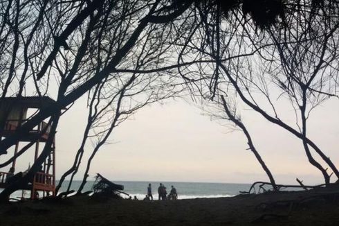 Tujuh Wisatawan Terseret Ombak Pantai Goa Cemara, 2 Tewas, 5 Hilang