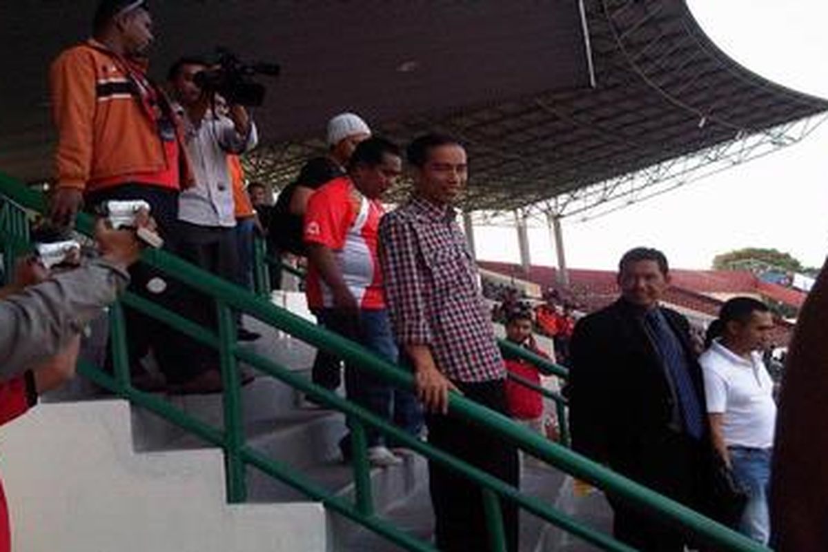 Joko usai bertemu The Jakmania di Stadion Manahan, Solo, Rabu (2/5/2012) sore.