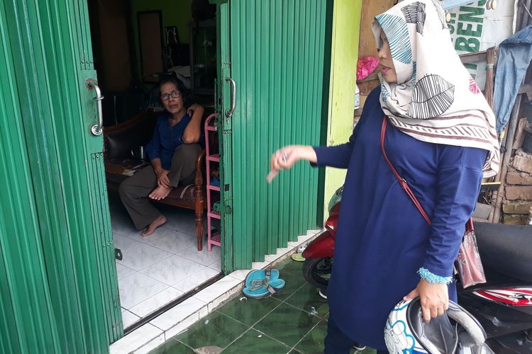 Natalina Hasugian, tante dari A, bayi yang hampir diculik pria bernama Ryan di halaman rumahnya, Jalan Raya Malaka, Cipayung, Jakarta Timur, Selasa (28/1/2020).