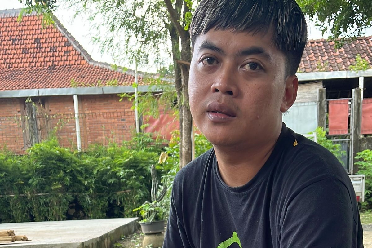 Yusuf Adhitya Putratama di rumahnya Wonosari, Gunungkidul, Senin (10/2/2025).