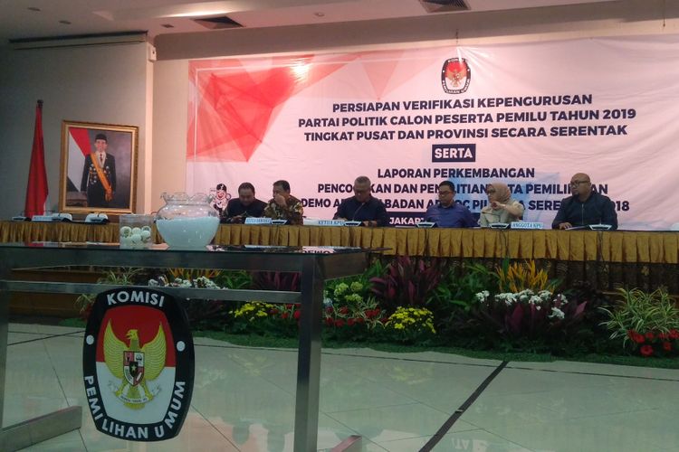 Komisi Pemilihan Umum RI (KPU) telah melakukan kegiatan pencocokan dan penelitian (coklit) terhadap 11,2 juta pemilih dari sebanyak 160,7 juta calon pemilih berdasarkan DP4, Jakarta, Sabtu (27/1/2018). Kegiatan coklit yang dimulai 20 Januari masih berlangsung dan akan berakhir pada 18 Februari 2018. 