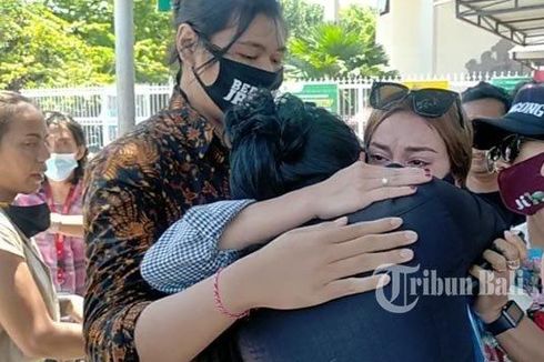 Kerabat Menangis Histeris Setelah Tahu Jerinx Divonis 14 Bulan Penjara