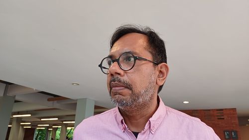 Ajak Anak Muda Kritis di Pilpres, Haris Azhar: Jangan Sekadar Beli Janji atau Joget-Jogetnya