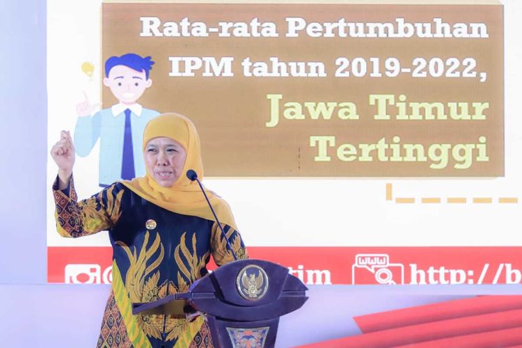 Gubernur Jatim Khofifah Indar Parawansa memaparkan target pembangunan di Jatim pada 2024 dalam acara Musrenbang RKPD Jatim 2024 di Surabaya, Kamis (13/4/2023).