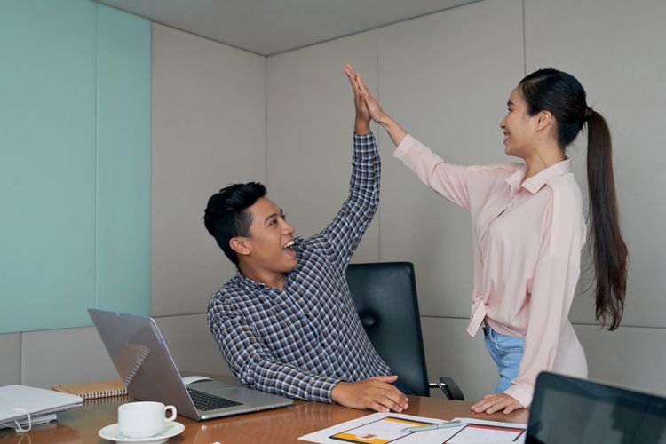 Simak beberapa kata-kata motivasi kerja untuk hari Senin, cocok untuk status WhatsApp agar tetap semangat.