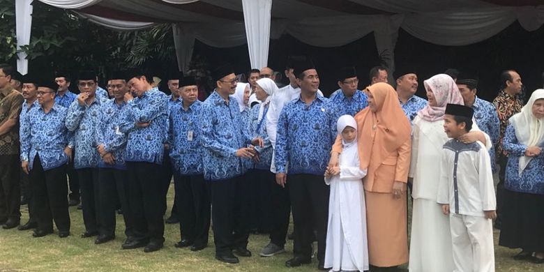 Menteri Pertanian Andi Amran Sulaiman usai menjadi pembina upacara sekaligus menghadiri acara halal bi halal di Kementerian Pertanian, Jumat (22/6/18).