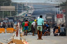 Myanmar Darurat Militer, Polisi dan Warga Duel Senapan Vs Pisau