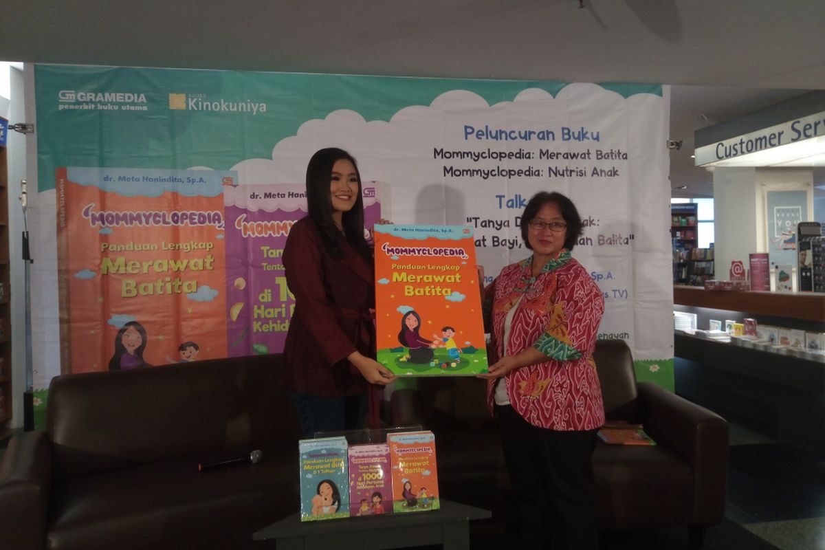 Dokter Meta Hanindita saat meluncurkan buku terbarunya di toko buku Kinokuniya, Jakarta pada Jumat (9/2/2018).