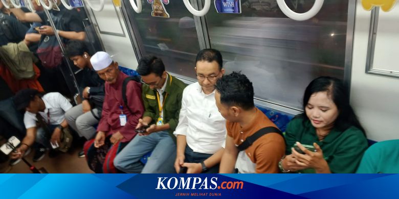 Pulang Kampanye dari Bogor, Anies Pilih Naik KRL