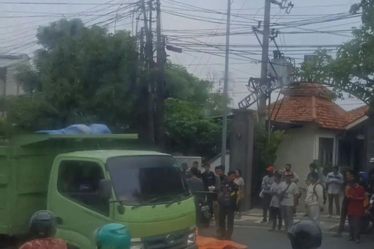 KECELAKAAN MAUT: Seorang mahasiswi tewas terlibat kecelakaan maut di depan Kampus Universitas Islam Negeri (UIN) Walisongo Semarang, Jawa Tengah. 