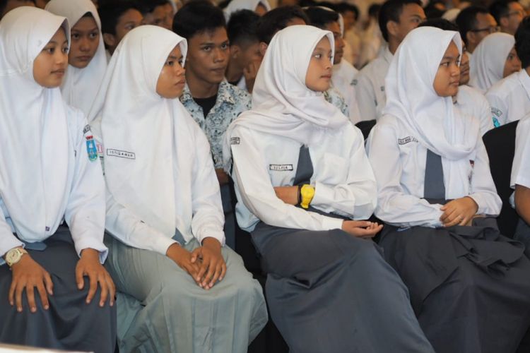 Dalam rangka membina siswa SMA berprestasi menjadi generasi cerdas, kompetitif dan berkarakter, Kemendikbud melalui Direktorat Jenderal Pendidikan Dasar dan Menengah menyelenggarakan kegiatan Apresiasi Siswa Berprestasi (ASB) yang berlangsung 13-16 Desember 2018 di Jakarta.