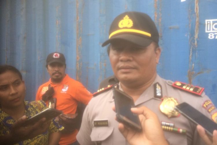 Sebuah mortir ditemukan di Pelabuhan Yos Sudarso Ambon, Selasa (10/10/2017).