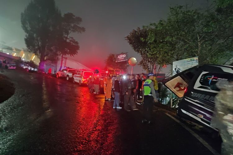 Kronologi Elf 18 Penumpang Hantam Pikap di Turunan Dieng, Lukai 4 Orang
