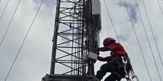 Bangun Ekonomi dan Kualitas Hidup Desa Kayu Batu, Pemkab Kukar Bangun Menara Repeater 