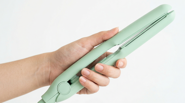 Jangan Sepelekan, Catokan Kotor Bisa Membuat Rambut Rusak karena Karatan