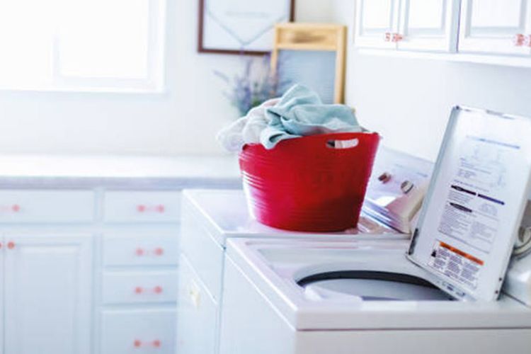 Ilustrasi mesin cuci bukaan atas, mesin cuci 1 tabung. 