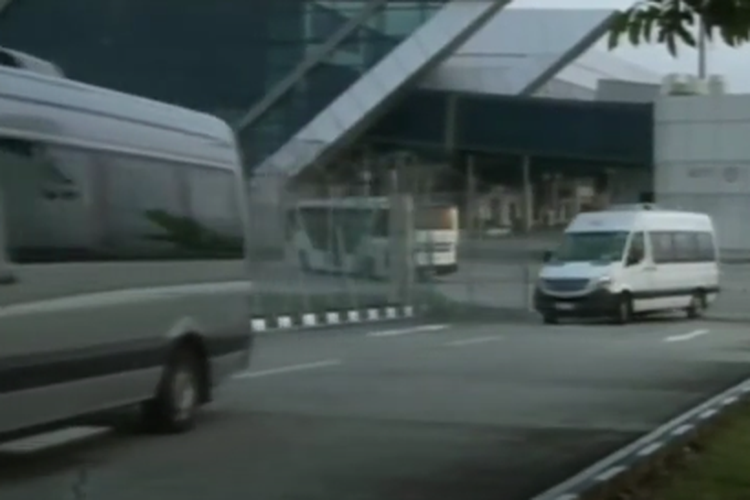 WNI evakuasi dari Sudan tiba di Bandara Soekarno-Hatta, Jakarta, Jumat (28/4/2023).