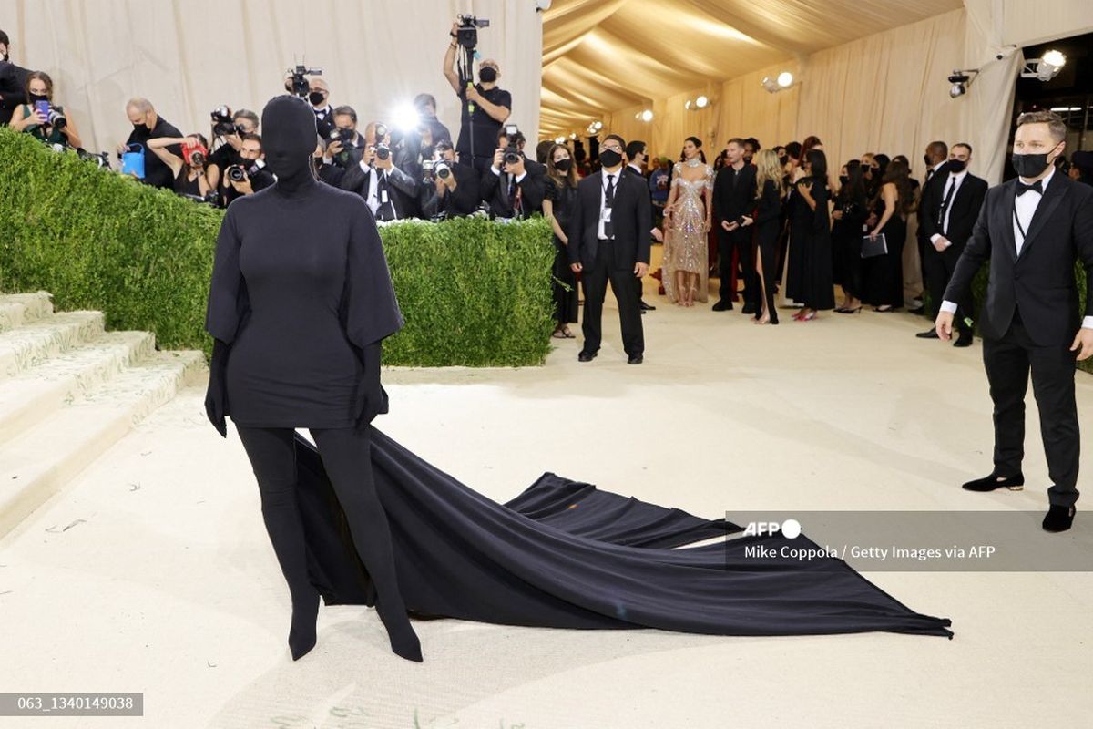 Kim Kardashian menghadiri The 2021 Met Gala Celebrating In America: A Lexicon Of Fashion at Metropolitan Museum of Art di New York City, pada 13 September 2021. 