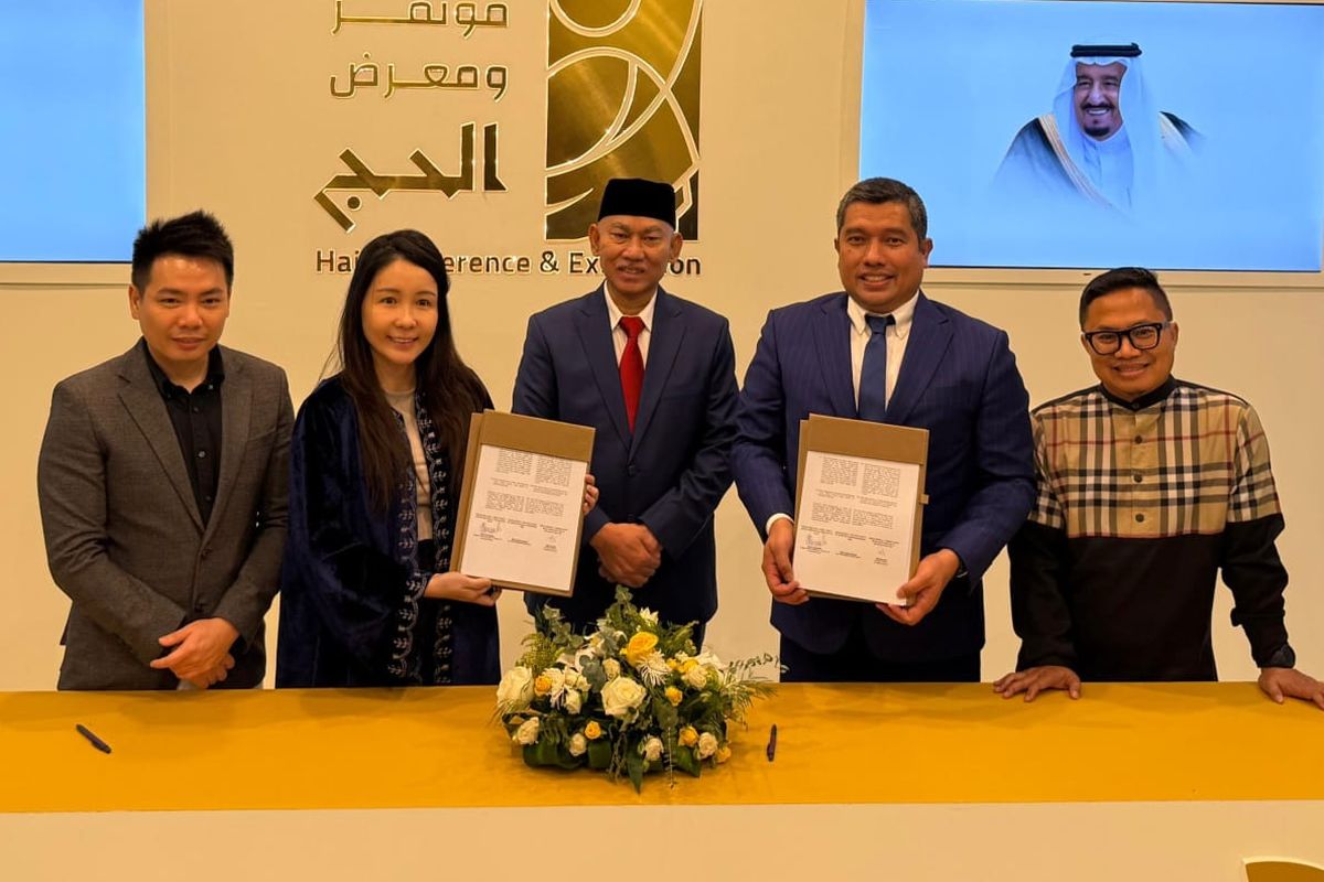 Penandatanganan kerja sama dilakukan di Superdome, Jeddah pada kegiatan Hajj Expo (10/11/2025) dan dihadiri oleh Beh Ee Ling, Direktur Utama Buzz ARVR, Heru Muara Sidik, Dewan Pengawas BPKH, Harry Alexander, Anggota Badan Pelaksana BPKH, serta Indra Gunawan, Anggota Badan Pelaksana BPKH.