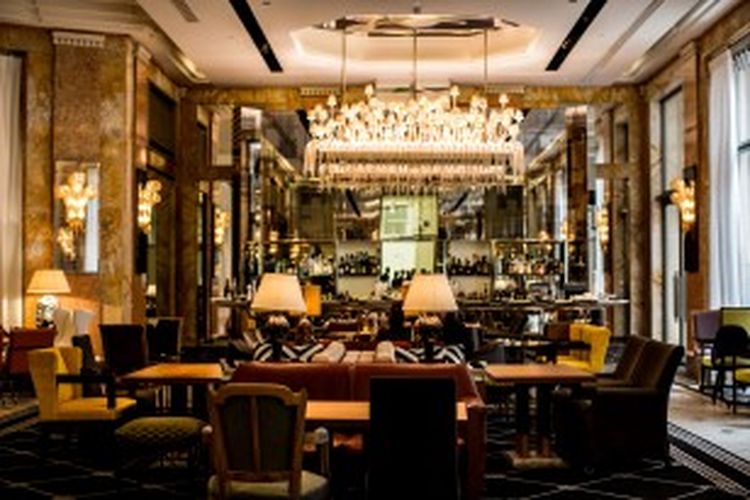 Hotel Prince De Galles ini merupakan koleksi hotel mewah terbaru Starwood dengan bendera Luxury Collection. Ia mengadopsi langgam arsitektur art deco.