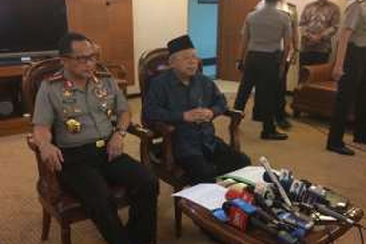 Kapolri Jenderal Polisi Tito Karnavian bersama Ketua Umum Majelis Ulama Indonesia (MUI), Ma'ruf Amin, dalam pertemuan di rumah dinas Kapolri, Jakarta Selatan, Selasa (20/12/2016).