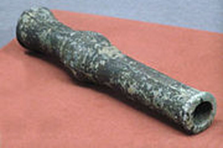 Meriam tangan kuno dari China pada Dinasti Yuan (1271-1368). [Via Military.wikia.org]