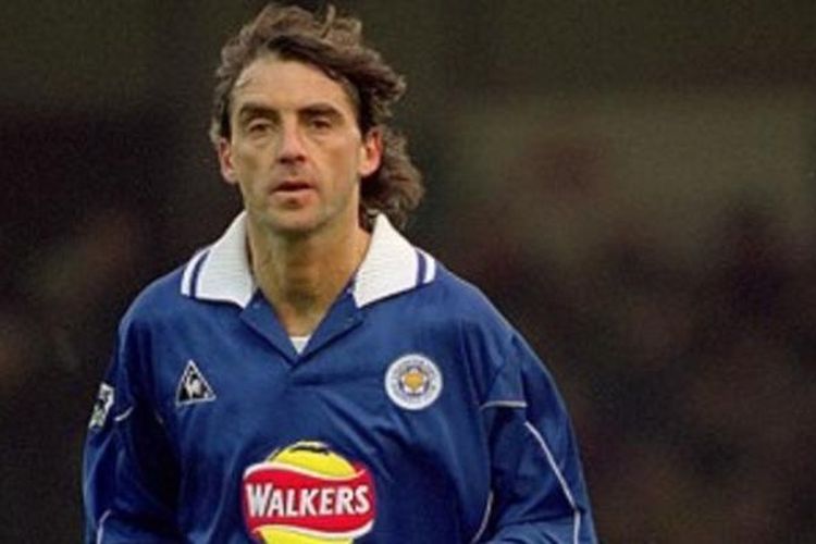 Roberto Mancini saat masih memperkuat Leicester City pada 2001.