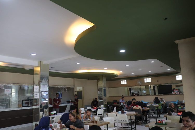 Suasana toko Es Cendol Elizabeth di Bandung. 