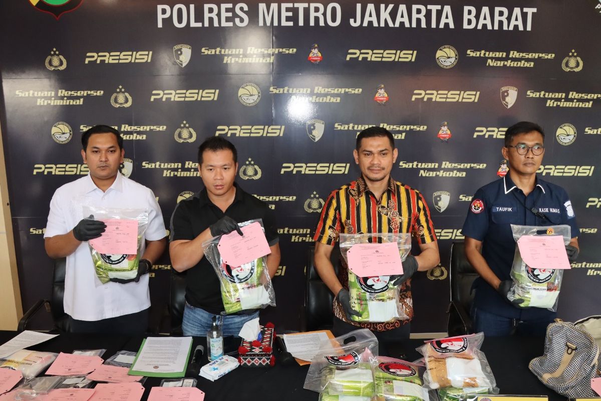 Polres Metro Jakarta Barat menggagalkan penyelundupan 16,9 kilogram narkoba jenis sabu yang siap diedarkan ke Jakarta dari jaringan Malaysia. 