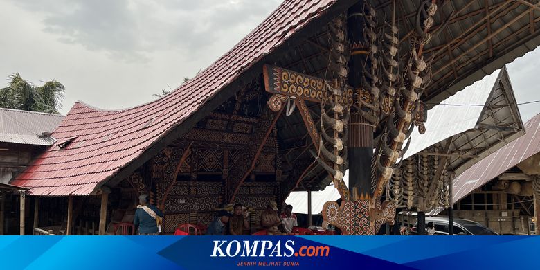 Menjelajahi Keunikan Rumah Adat Banua Sura di Mamasa