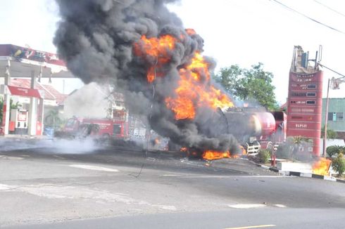 Kronologi Truk Tangki BBM Terbakar Saat Isi SPBU di Banjar