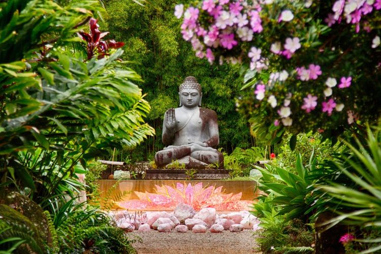 Salah satu tempat ritual di Crystal Castle, Australia.