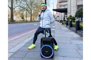 Raffi Ahmad Ikutan London Marathon, Nagita Slavina Rela Boyong Speaker dari Jakarta