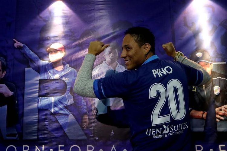 Penyerang asal Kolombia, Juan Pablo Pino, saat diperkenalkan sebagai marquee player Arema FC, Senin (17/4/2017).