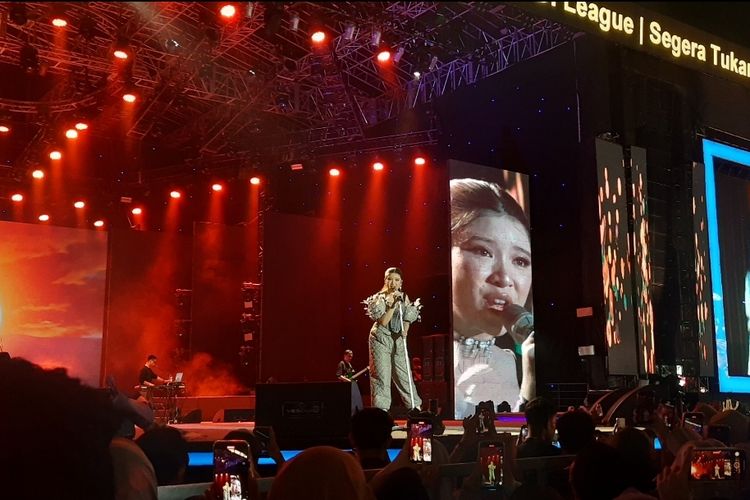 Penyanyi Tiara Andini hadir dalam konser Jakarta Fair 2023, Selasa (20/6/2023), di JiExpo Kemayoran, Jakarta Pusat.