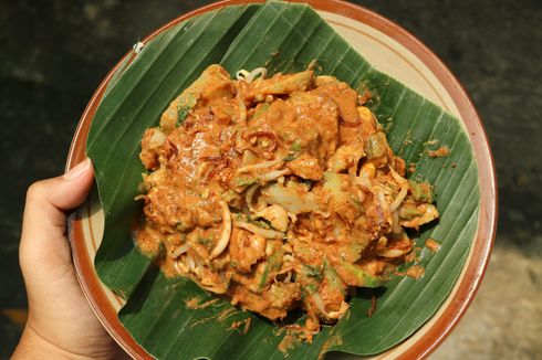 This ‘Gado Gado’ Pushcart is a Hidden Gem in Jakarta’s Menteng District