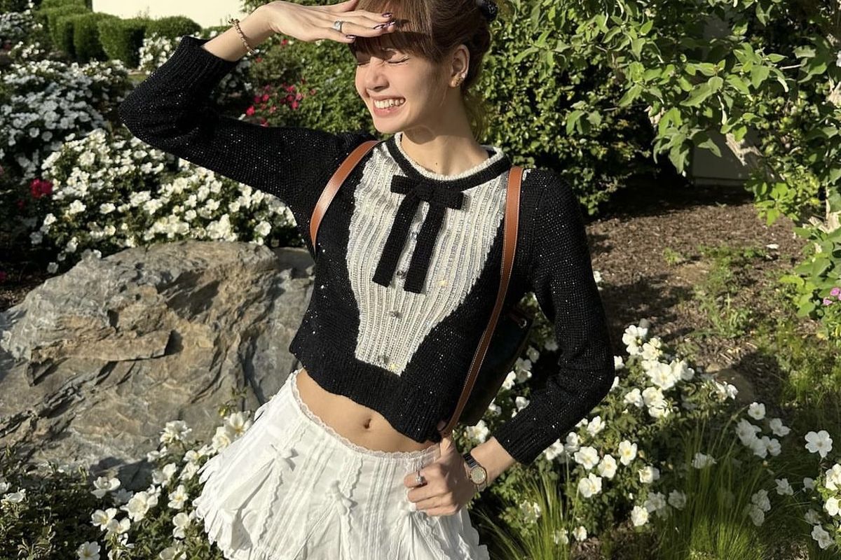 Inspirasi gaya busana ala Lisa BLACKPINK.