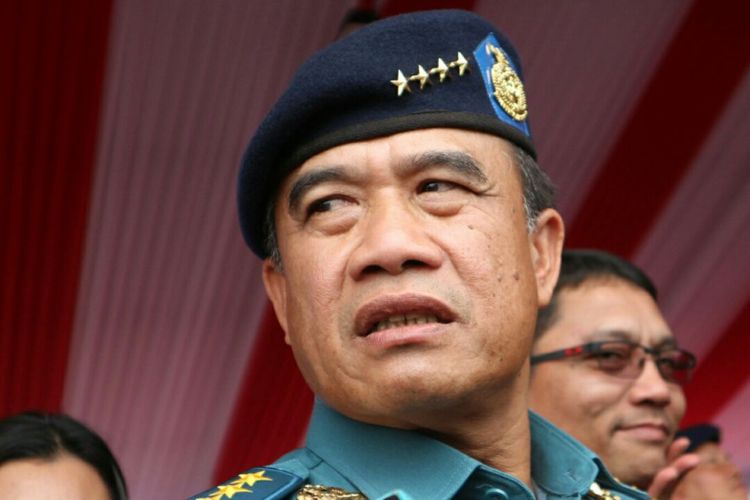 Kepala Staf TNI Angkatan Laut Laksamana (KSAL) TNI Ade Supandi usai hadir dalam acara peringatan hari Nusantara 2017 yang digelar di Dermaga Muara Jati, Cirebon, Jawa Barat, Rabu (13/12/2017).