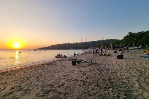 BERITA FOTO: Indahnya Sunset di Pantai Senggigi, Lombok